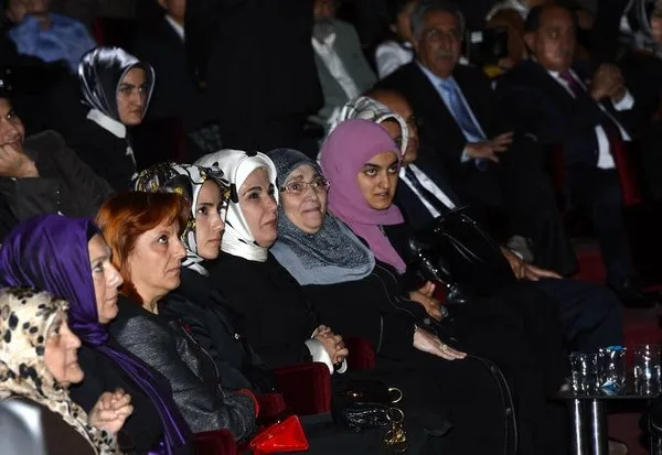 'Huzur Sokağı' tiyatro sahnesinde