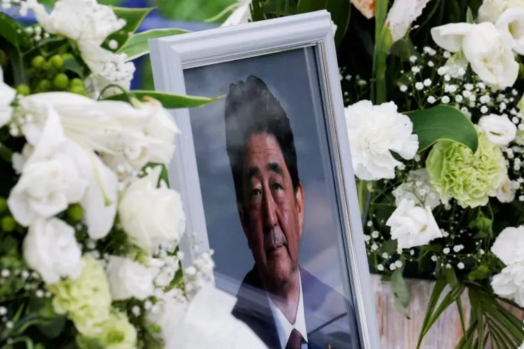Tüm dünyanın gözü önünde öldürülmüştü! Shinzo Abe’nin cenaze töreni ülkede krize neden oldu