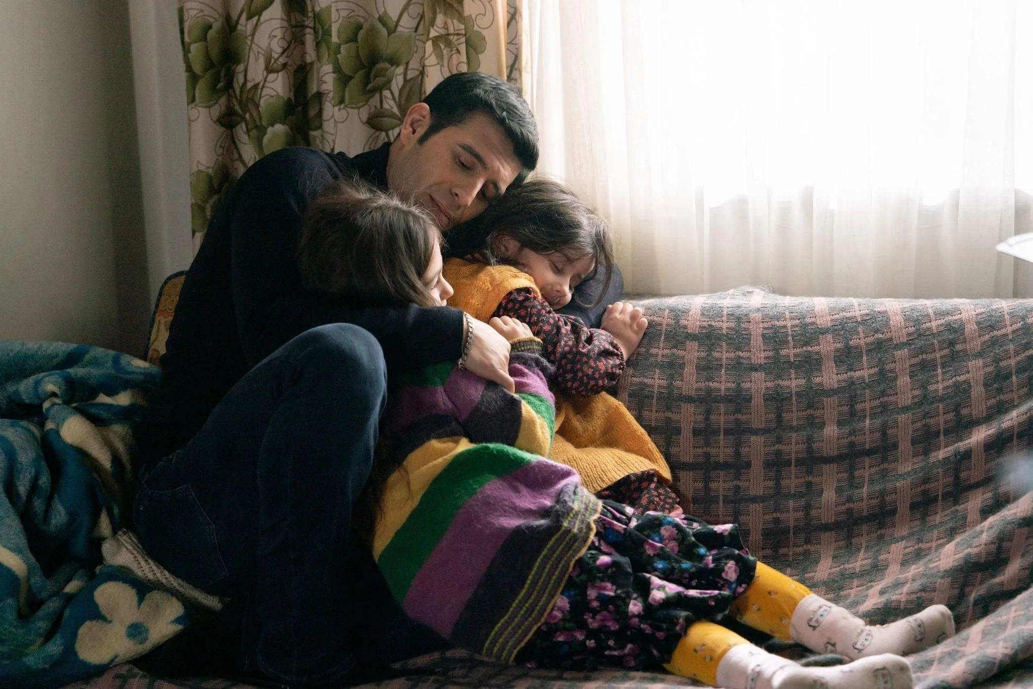 CAMDAKİ KIZ  İZLE! 16 Mart 2023 Kanal D ile Camdaki Kız 70. son bölüm tamamı full izle