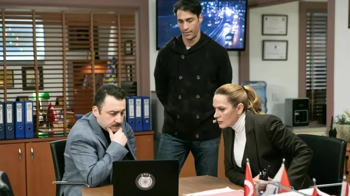 ARKA SOKAKLAR 735. BÖLÜM İZLE! Kanal D Arka Sokakl…