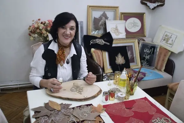 yapraklarin-kralicesi-yapraklara-islenen-zerafet-hat-varak-sanati-1643716690364.jpg