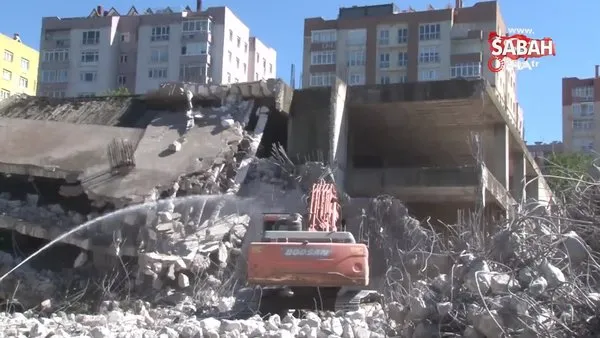 Maltepe’de 3 metruk binanın yıkımı gerçekleştirildi | Video