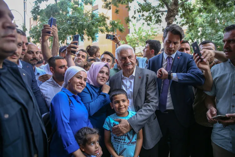 Binali Yıldırım, Sur ilçesinde esnafı ziyaret etti