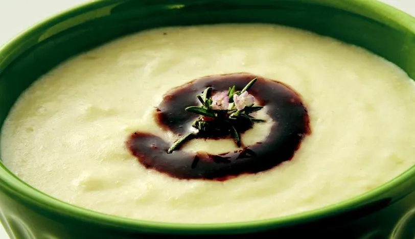 Böğürtlen Sirkeli Bademli Pırasa Çorbası Tarifi