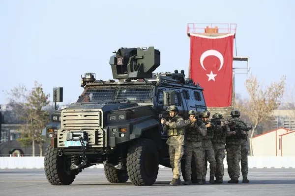 Jandarma yeni kıyafetleri ile görev başında
