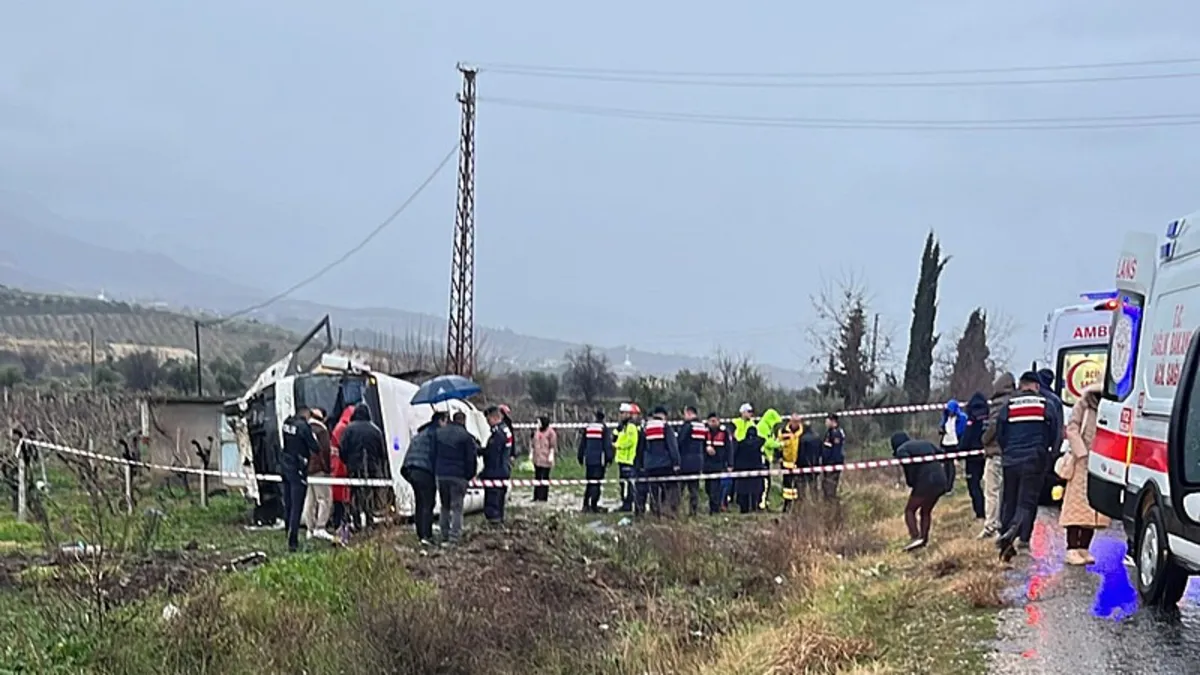 Denizli’de memurları taşıyan servis üzüm bağına uçtu! Çok sayıda yaralı var Denizli’de memurları taşıyan servis üzüm bağına uçtu! Çok sayıda yaralı var