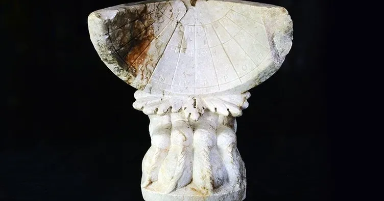 Aizanoi Antik Kenti kazısında mermer güneş saati bulundu