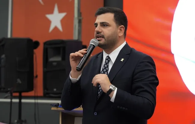 son-dakika-ak-parti-sozcusu-omer-celikten-ozgur-ozele-tepki-ozel-siyasi-tukenmislik-sergiliyor-1790675108921.jpg