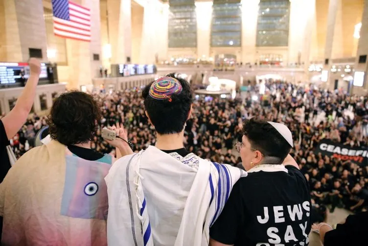Amerikalı Yahudilerden İsrail’e sert tepki: ’Filistin özgür olmalı’ sloganıyla yüzlercesi ayaklandı