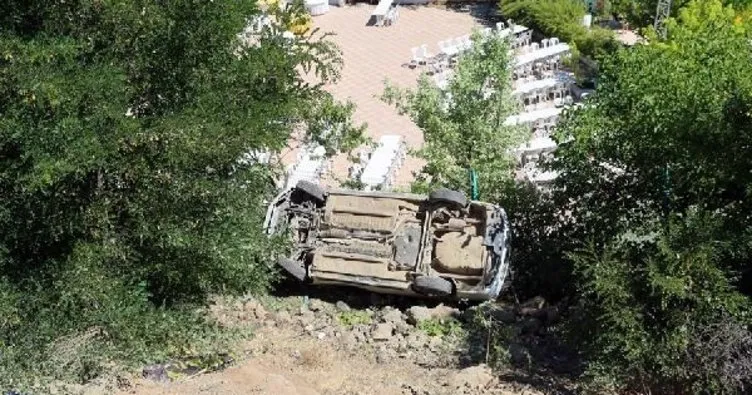 Tunceli’de feci kaza! Otomobil şarampole devrildi: 4 yaralı