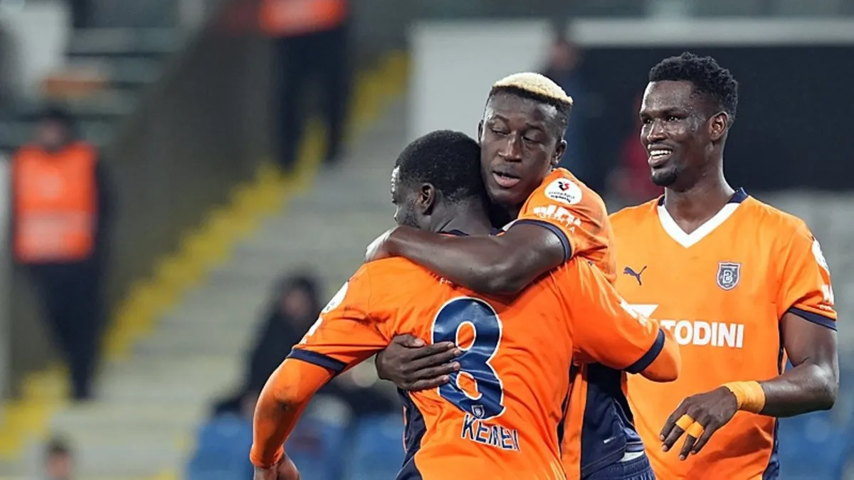 Başakşehir, Hatayspor'u 3 golle geçti!