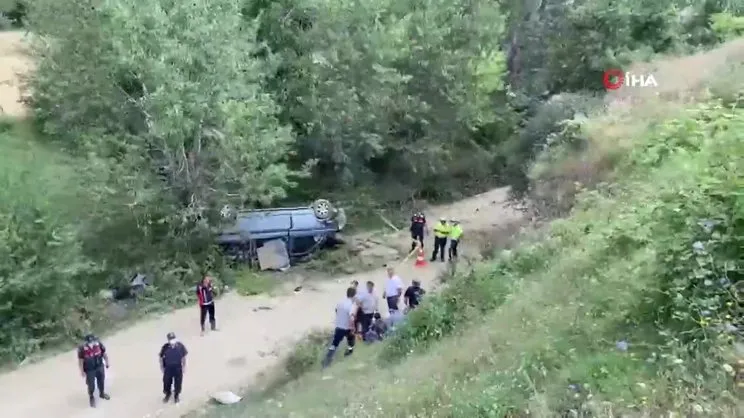 Kastamonu'da feci kaza... Minibüs uçuruma yuvarlandı: 1 ölü, 8 yaralı! Olay yerinden ilk görüntüler