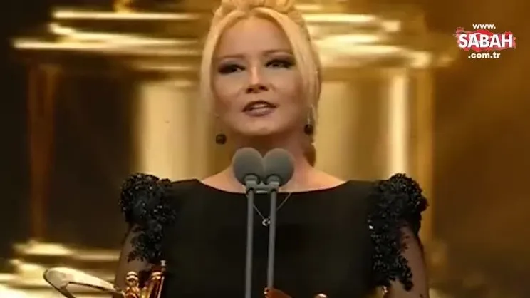 Müge Anlı’ya iki ödül birden! İki ödül alan ünlü sunucu Müge Anlı gözyaşlarına hakim olamadı! | Video