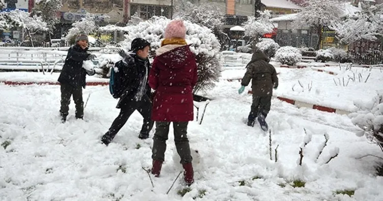Kırşehir’de eğitime kar engeliOkullar 1 gün tatil edildi