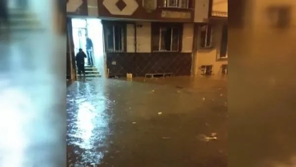 Son dakika: Meteoroloji'den İstanbul ve 6 il için turuncu, 15 ile sarı kodlu uyarı! Esenyurt'ta kuvvetli sağanak su baskınlarına neden oldu