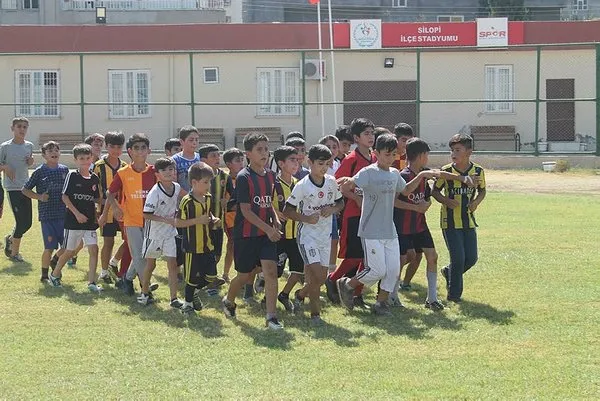 Terör mağduru çocuklara futbol eğitimi