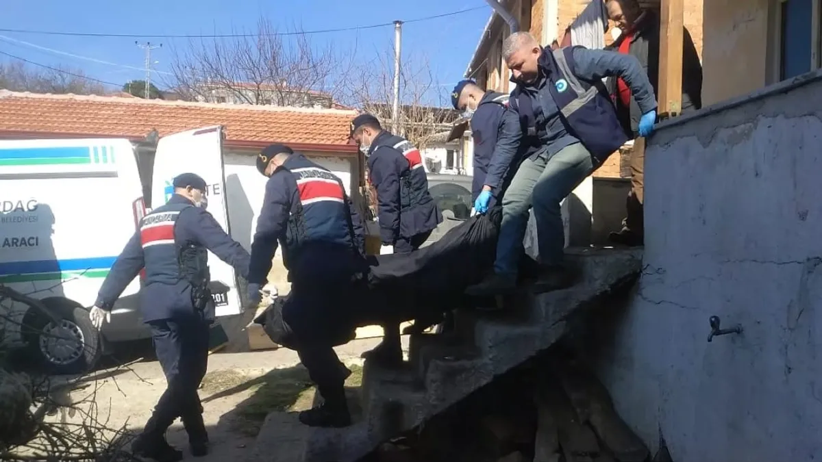 Tekirdağ’da soba faciası! Engelli kardeşlerden biri öldü, diğeri tedavi altına alındı Tekirdağ’da soba faciası! Engelli kardeşlerden biri öldü, diğeri tedavi altına alındı