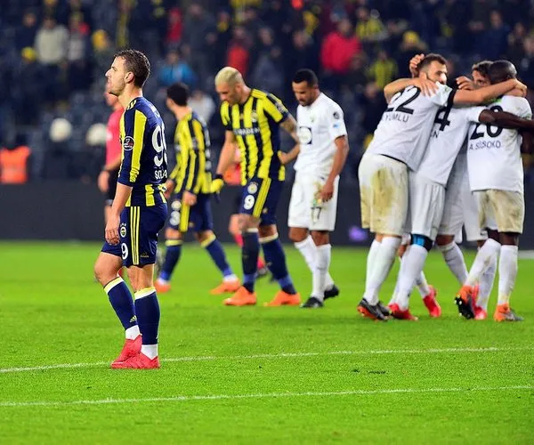 Fenerbahçe soyunma odası karıştı!