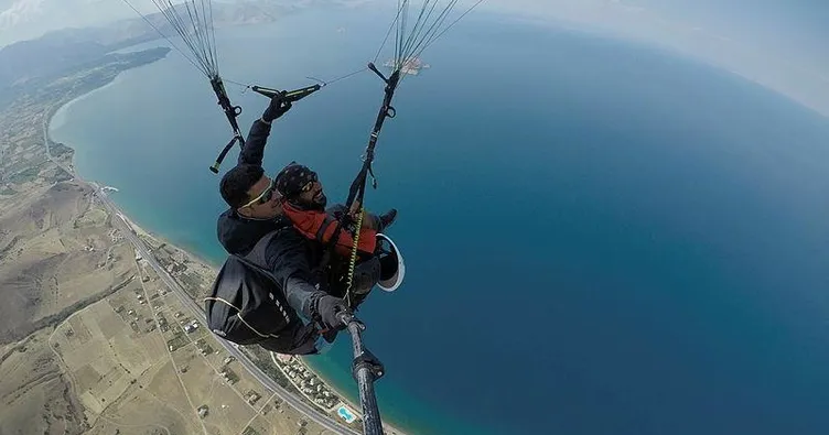 3 bin 500 metrede yamaç paraşütü keyfi