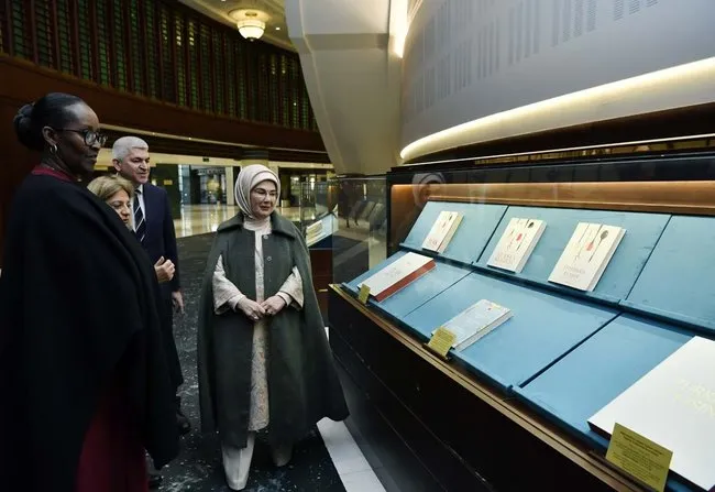 emine-erdogan-ruanda-cumhurbaskaninin-esi-jeannette-kagame-ile-bir-araya-geldi-1737652185103.jpg
