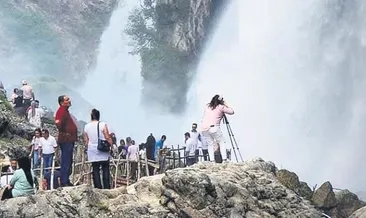 Kapuzbaşı Şelaleleri’ne ziyaretçi akını