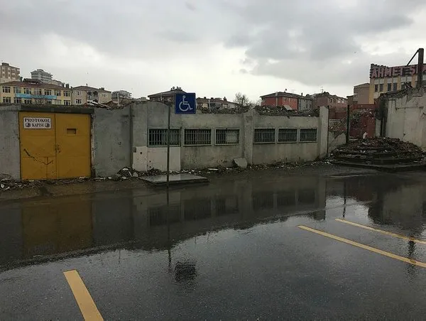 Moloz yığınları arasında tehlikeli antrenman