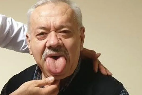 Dili ve elleri her geçen gün büyüyor