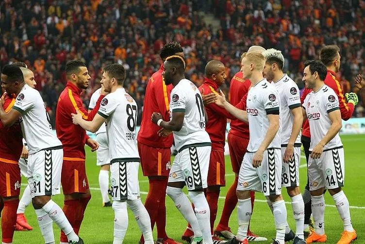 Galatasaray - Konyaspor maçının spikerine çirkin saldırı