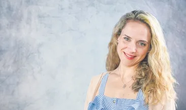 Sahnede İzmirli Lady Di