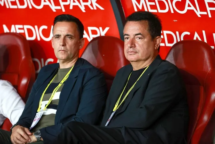 fenerbahcede-acun-ilicali-yonetimden-ayrildi-1749655361909.jpeg