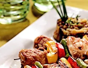 Patlıcan Salatası Eşliğinde Kişnişli Tavuk Şiş