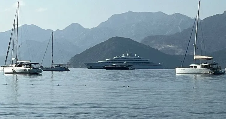 Dev yat Marmaris’e yakıt ikmali için demirledi