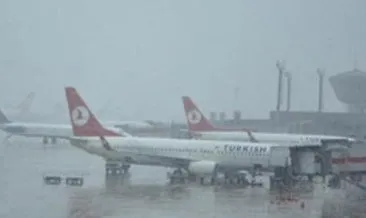 Hava ulaşımına kar engeli: 22 sefer iptal edildi