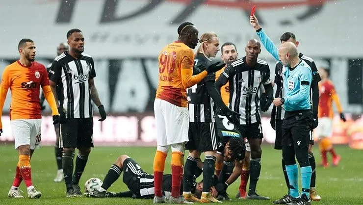 sampiyonluk-dugumu-cozuluyor-besiktasta-galatasaraya-karsi-dikkat-ceken-detay-1620201419281.jpg
