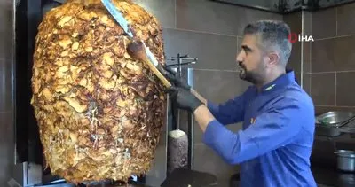 Adana’dan Nusret’e rakip çıktı! 24 ayar altın kaplamalı tavuk döner görenleri şaşırtıyor...