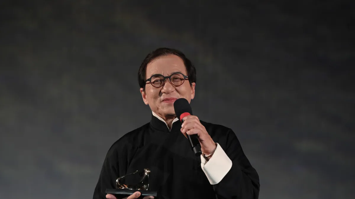 71 yaşındaki Jackie Chan’i hıçkırıklara boğan Gazze anısı: Canlı yayında gözyaşları sel oldu!