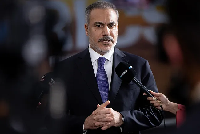 son-dakika-bakan-fidandan-suriye-aciklamasi-3-4-saat-icinde-ateskes-surecine-girecegiz-1752692904256.jpeg SON DAKİKA | Bakan Fidan saat vermişti, Suriye duyurdu: Ateşkes sağlandı