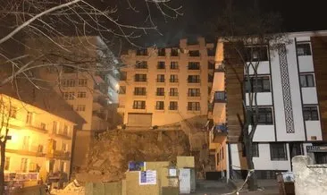 Yıkım çalışmaları devam eden Açelya Apartmanı’nın çatısı gürültüyle çöktü