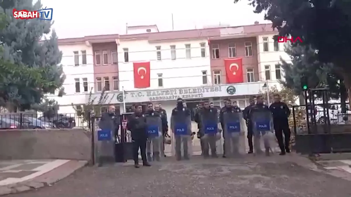 Şanlıurfa’da Halfeti Belediyesi’nde ‘yolsuzluk’ operasyonu; 49 gözaltı | Video videosunu izle