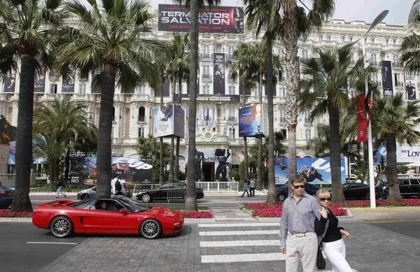 Dünya sinemasının kalbi Cannes'da atıyor