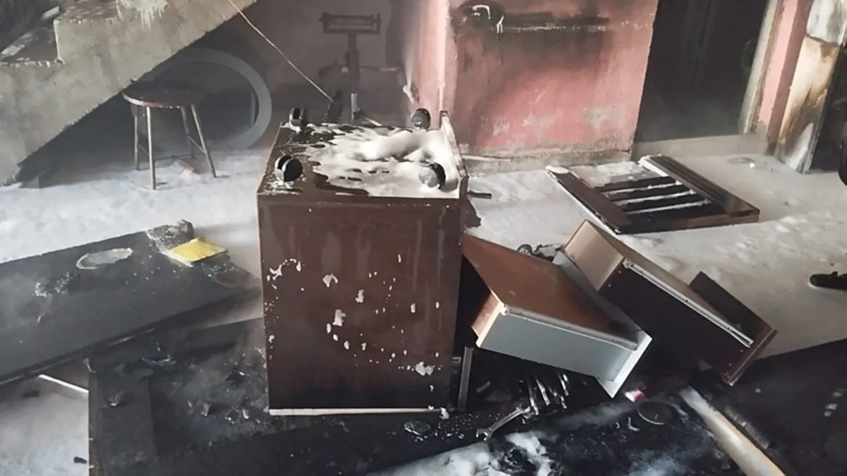 Kelkit’te sobaya dökülen tiner parladı: 1 kişi ağır yaralandı! Kelkit’te sobaya dökülen tiner parladı: 1 kişi ağır yaralandı!