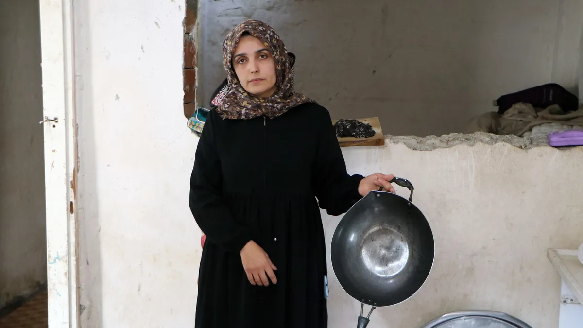 Adana'da eski eş dehşet saçtı: Eve zorla girdi ne var ne yoksa dağıttı! Çocuklarının önünde darbedildi… Adana'da eski eş dehşet saçtı: Eve zorla girdi ne var ne yoksa dağıttı! Çocuklarının önünde darbedildi…