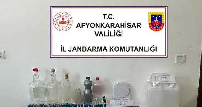 Afyon’da Jandarma’dan kaçak alkol ve silah operasyonu