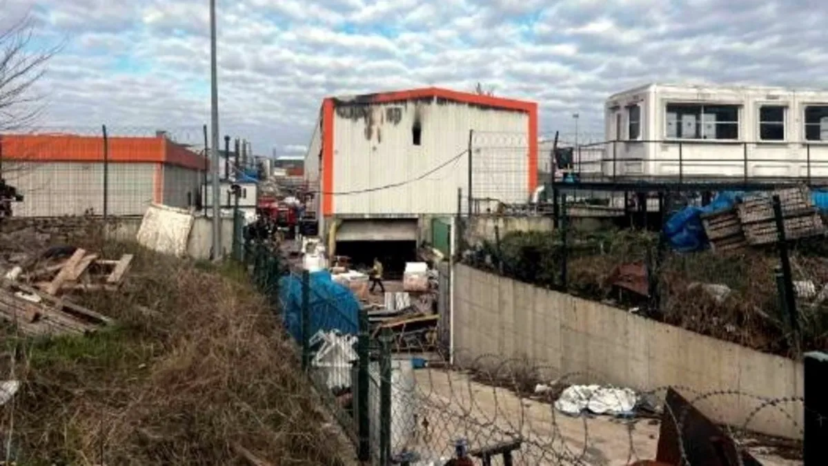 Silivri'deki izolasyon fabrikasında çıkan yangını korkuttu