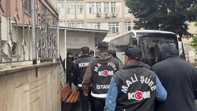 bakan-kurumdan-ibb-davasi-iddialarina-sert-tepki-yaptiginiz-yolsuzluklarin-uzerini-ortemeyeceksiniz-1778085986328.jpg Bakan Kurum'dan İBB davası iddialarına sert tepki: