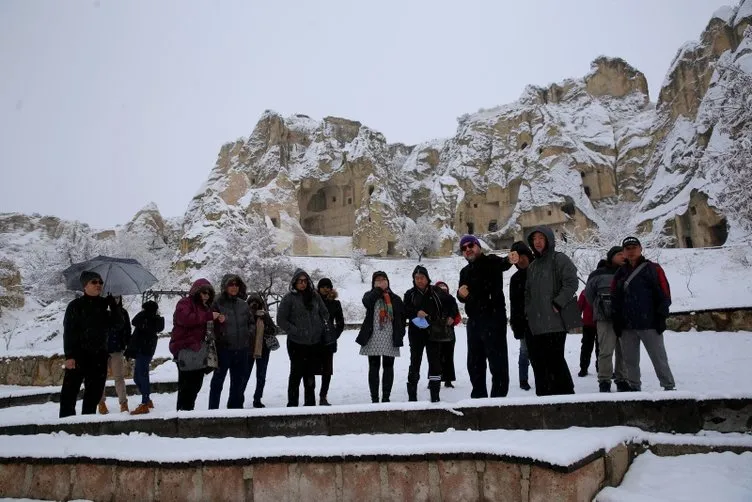 Kapadokya’da beyaz güzellik ziyaretçileri büyüledi