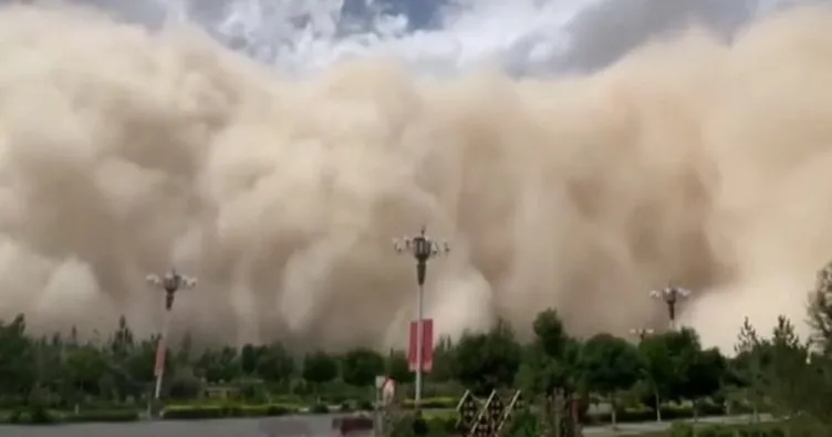 Saniyeler içinde yuttu… Çin’deki afet böyle görüntülendi