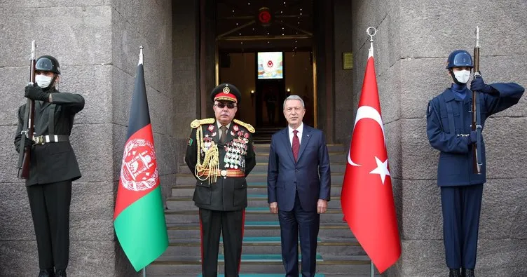 Bakan Akar, Afganistan eski Cumhurbaşkanı Birinci Yardımcısı Mareşal Dostum’la görüştü