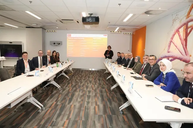 saglik-bakani-prof-dr-kemal-memisoglu-singapurda-resmi-temaslarda-bulundu-1792675367073.jpeg (2048×1365)