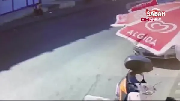 Ataşehir'de caddede oynayan çocuğa otobüs çarptı, o anlar kamerada | Video